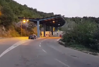 ПРИШТИНА ЗАТЕЖЕ АДМИНИСТРАТИВНЕ ПРЕЛАЗЕ Нова правила за улазак и боравак на Косову и Метохији ПУТНИЦИМА СЕ УВЕЛИКО ДЕЛЕ УПУТСТВА, ЕВО КАД ПОЧИЊЕ ПРИМЕНА