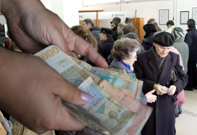 Програмери и даље на врху, „дуванџије“ их прате у стопу! ПРОСЕЧНИ „НОВЧАНИК“ У МАРТУ БИО „ТЕЖАК“ 121.650 ДИНАРА Ево колика је у Србији била МЕДИЈАЛНА ПЛАТА