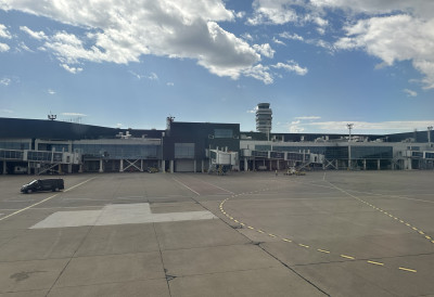 ЈОШ ЈЕДАН АВИОН ИЗ ДУБАИЈА СЛЕТЕО У БЕОГРАД Лет који око поднева треба да стигне у наш главни град  је ОТКАЗАН