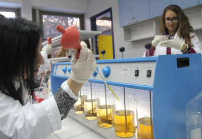 ЕПИДЕМИЈА МЕНИНГИТИСА НА УНИВЕРЗИТЕТУ: Двоје студената преминуло, 11 у болници, хиљаде под надзором