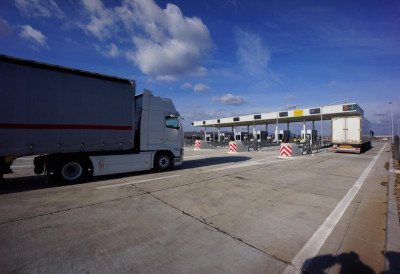 НОВА ОБАВЕЗА ЗА ТЕРЕТНА ВОЗИЛА Сви корисници морају да имају ТАГ уређај, ЕВО од када ступа на снагу уредба