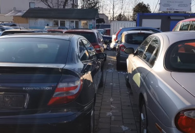 ЛАЖИ, ЛАЖИ, ВЕРЕ: Две трећине купаца не верује продавцима аутомобила