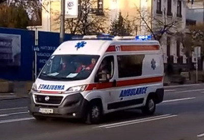 ТЕШКА САОБРАЋАЈНА НЕСРЕЋА У АЛЕКСИНЦУ Погинула девојка (20), повређено троје