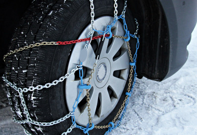 СВИ ПУТНИ ПРАВЦИ ПРОХОДНИ На многим путевима присутан снег, поледица и магла, УПОЗОРАВАЈУ ПУТЕВИ СРБИЈЕ