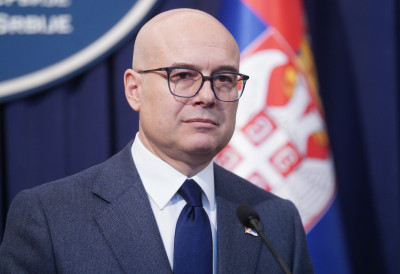 ЗАБРИНУТ САМ КО ПРЕДАЈЕ! НИЈЕ ИМ ЗАБРАЊЕН ПОЛИТИЧКИ АКТИВИЗАМ, АЛИ ВАН ШКОЛЕ И БЕЗ ЗЛОУПОТРЕБЕ ДЕЦЕ! Премијер Вучевић о опасној опсервацији професорке Јовине гимназије