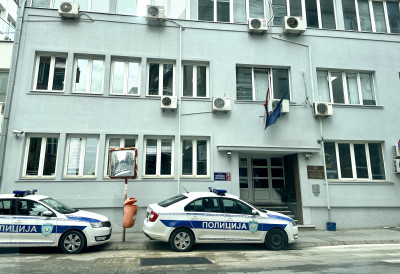 ПОЛИЦИЈА ИНТЕРВЕНИСАЛА ДВА ПУТА ЗА ЧЕТИРИ ДАНА Радници ЈКП „Шумадија“ на мети – један завршио у Ургентном!