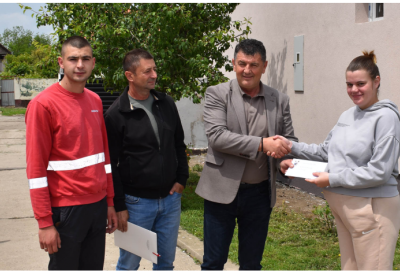 ОПШТИНА ПЕЋИНЦИ ПОДСТИЧЕ МЛАДЕ ДА ОСТАНУ, ЖИВЕ И РАДЕ У СВОМ КРАЈУ За венчање сваком пару по 50.000 динара