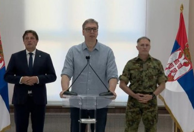 ПРЕДСЕДНИК ВУЧИЋ СЕ ОБРАТИО НАКОН САСТАНКА СА ВРХОМ ВОЈСКЕ СРБИЈЕ Наша војска мора бити неупоредиво снажнија "ЈЕДАН ОД ПРЕЛОМНИХ И ПРЕСУДНИХ САСТАНАКА ЗА ВОЈСКУ СРБИЈЕ"