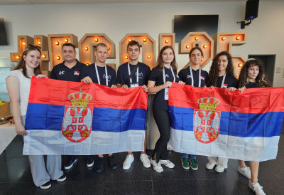 Slovenske dijakinje osvojile tri medalje na Evropski olimpijadi iz informatike