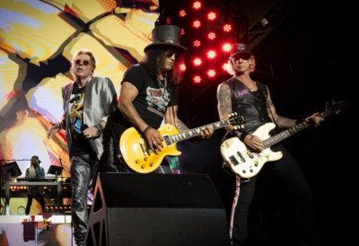 ВЕЧЕРАС ЈЕ РОК СПЕКТАКЛ НА УШЋУ! Guns N’ Roses „прже“ за НАЈМАЊИ ХОНОРАР У ЕВРОПИ! Ево колико ће зарадити у Србији и зашто смо ДОБИЛИ ПОПУСТ
