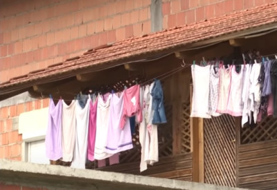 ДЕВОЈЧИЦУ ИЗ КУЋЕ СТРАВЕ У БРЧКОМ НИЈЕДНА СИГУРНА КУЋА НЕ ЖЕЛИ ДА ПРИМИ Због овог су јој сва врата затворена ДЕТЕ ПОТИШТЕНО И РАЗОЧАРАНО