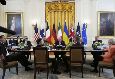 "КИЈЕВ ОСТАЈЕ БЕЗ ПОБЕДЕ" Медведев о сусрету Трампа и Зеленског