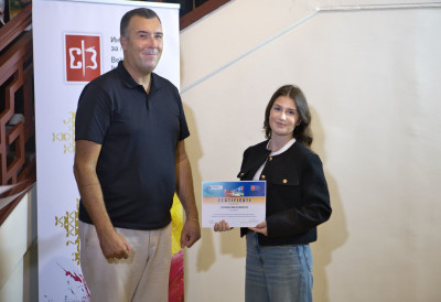 ЈОВАНА МИЛОВАНОВИЋ ЈЕ НАЈБОЉИ ГОВОРНИК Ученица Опште гимназије у Параћину представљаће Србију на светском такмичењу у беседништву у Кини