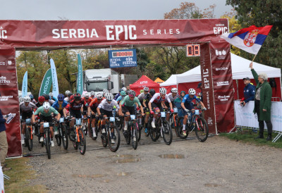 ПОЧЕЛА ТРКА PETROVARADIN FORTRESS UCI XCO HC Нови Сад данас у центру светског бициклизма, учествује 600 бициклиста из 26 земаља