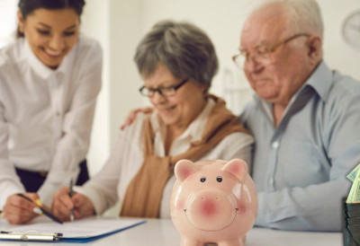 ЕВО КО СВЕ ИМА ПРАВО НА ПОРОДИЧНУ ПЕНЗИЈУ И КОЛИКО ОНА ИЗНОСИ И бивши супружници су укључени, а ово је потребна документација