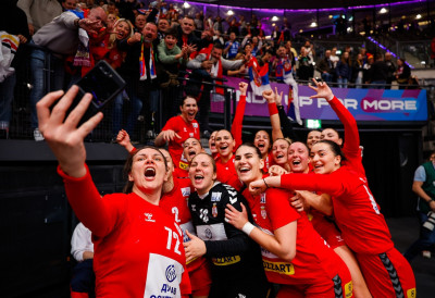 ОВА ЕКИПА ИМА ВЕЛИКО СРЦЕ Рукометашице Србије у другој фази СП: Следи мегдан са домаћином