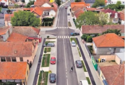 ВЕЛИКИ ИНФРАСТРУКТУРНИ ПРОЈЕКАТ У РУМИ ЗАВРШЕН ПРЕ РОКА Павловачка улица пуштена у саобраћај, након више деценија изгледа репрезентативно ЕВО ШТА ЈЕ СВЕ СРЕЂЕНО