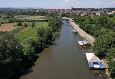 СЛОВЕНЦИ ОБОЖАВАЈУ СПУСТ НА ИБРУ Омиљена река Краљевчана МАГНЕТ ЗА ТУРИСТЕ, већ се праве планови за следеће лето