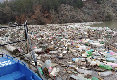 (ФОТО/ВИДЕО) ВИСОК ВОДОСТАЈ ЛИМА ДОНЕО ГЛАВОБОЉЕ ЕКОЛОЗИМА Реком допловило на хиљаде кубика смећа!