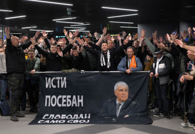АЕРОДРОМ ”ГОРИ” ОД ГРОБАРА Навијачи Партизана чекају Обрадовића, његов лет најпраћенији на планети (ВИДЕО)