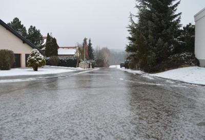 КРИТИЧНИ УСЛОВИ НА ПУТЕВИМА Возачи, не крећите без зимске опреме МАГЛА, ОДРОНИ И ЛЕД ЗАХТЕВАЈУ ПОВЕЋАН ОПРЕЗ
