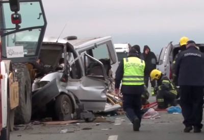 ЕВО КОЈИ СУ УЗРОЦИ СТРАВИЧНЕ НЕСРЕЋЕ НА ПУТУ ИРИГ-РУМА ГДЕ ЈЕ ЖИВОТ ИЗГУБИЛО ЧЕТВОРО ЉУДИ Данас је Дан жалости на територији Бачке Паланке, село завијено у црно!