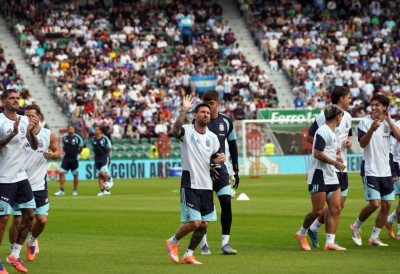 МЕСИ ПОНОВО СТРЕЛАЦ Гаучоси надиграли Анголу и зарадили 12 милиона долара (ВИДЕО)