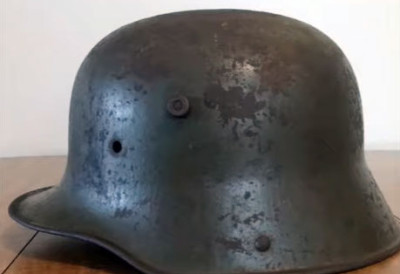 ПОЛИТИЧАР ИЗ СРПСКЕ ШОКИРАО КРИСТИЈАНА ШМИТА Послао му нацистички шлем и поруку да није поклон; ”Писмо окупатору”