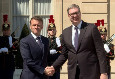 ПРЕДСЕДНИК ВУЧИЋ СТИГАО У ПАРИЗ Следи радна вечера са Макроном