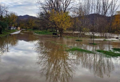 ПОСТАВЉАЈУ СЕ НАСИПИ, УКЉАЊАЈУ СЕ ПРЕПРЕКЕ Србијаводе: Проглашене ванредне одбране од поплава на територији Јужне Мораве (ФОТО)