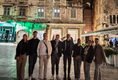 ЗБОГ НАСИЉА ПРЕМА НОВОСАДСКИМ ФОЛКЛОРАШИМА Тројици осумњичених сплитски суд одредио притвор