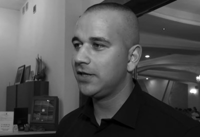 СТРАДАО ПОЛИЦАЈАЦ КОЈИ ЈЕ ПОМОГАО ДЕВОЈЦИ У КОЛИЦИМА Пријатељи се опраштају од Јована који је синоћ слетео са пута (ФОТО)