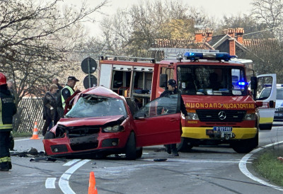 СТРАВИЧНА НЕСРЕЋА У ОВЧАРСКО-КАБЛАРСКОЈ КЛИСУРИ Младић (19) погинуо на лицу места, возила смрскана, двоје деце повређено (ФОТО)