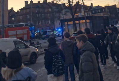(ФОТО/ВИДЕО) ХОРОР НА УЛИЦАМА ШВЕДСКЕ ПРЕСТОНИЦЕ Аутобус се закуцао у аутобуско стајалиште, више људи погинуло и повређено