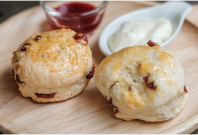 БРИТАНСКЕ ПОГАЧИЦЕ СКОУНС КАО ДА СТЕ У ЛОНДОНУ Хрскаве споља, нежне изнутра