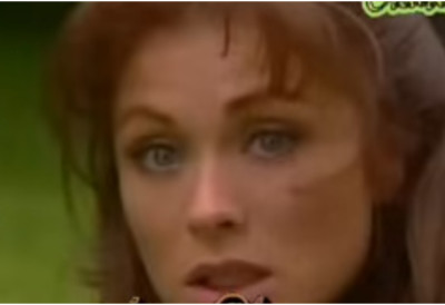 (ФОТО) ЦЕЛА СРБИЈА ЈЕ НАВИЈАЛА ДА ЕСМЕРАЛДА ПРОГЛЕДА Ево како данас изгледа глумица која је прошла тешку БОРБУ СА ЗАВИСНОШЋУ и бројне трагедије