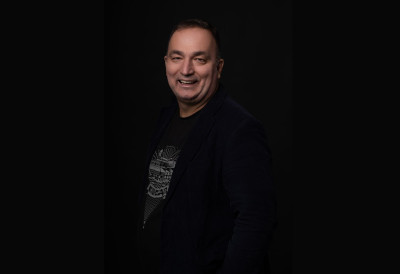 окоТВоко: Боље је бити фризер него естрадни новинар