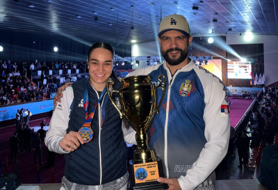 ПЕТО ЕВРОПСКО ЗЛАТО ХЕРОИНЕ СРПСКОГ БОКСА: Сара Ћирковић на крову Старог континента, Србији девет медаља