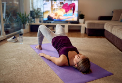 БУЂЕЊЕ БЕЗ УМОРА УЗ ТРИ једноставне вежбе! САМО ПЕТ МИНУТА ИСТЕЗАЊА учиниће чуда за ваше тело и енергију током дана