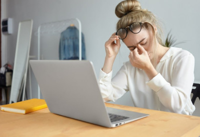 НЕ ПАНИЧИТЕ, АЛИ НЕ ИГНОРИШИТЕ! Ови неки безазлени сиптоми могу УКАЗИВАТИ НА РАК, обратите пажњу, веома је важно колико трају