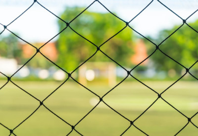 ДРАМА НА НОВОМ БЕОГРАДУ! Деца хитно евакуисана из школе након дојаве о бомби