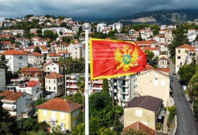 ЦРНА ГОРА МЕЊА ПРАВИЛА ЗА ТУРИСТЕ И ВЛАСНИКЕ НЕКРЕТНИНА! Нови закон уводи строга ограничења ЕВО ко ће највише осетити удар!