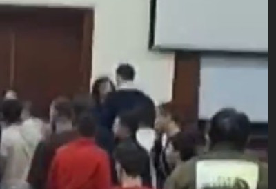 ХАОС МЕЂУ БЛОКАДЕРИМА Туча и општи метеж на Правном факултету у Београду!