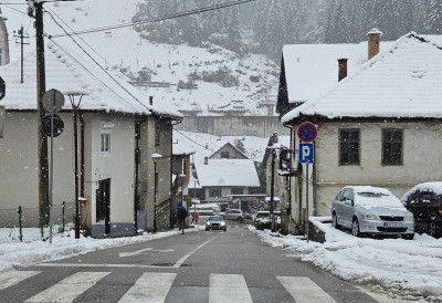ПУТЕВИ СРБИЈЕ УПОЗОРАВАЈУ: Опрез на више путева због мокрих коловоза и снега
