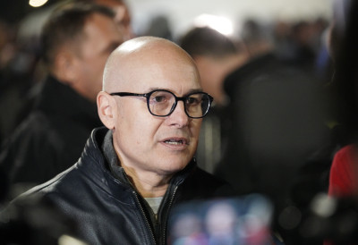 СВАКО МОЖЕ ДА СЕ КАНДИДУЈЕ Вучевић: Ванредни парламентарни избори сигурно ће бити 2026. године “ПРИЛИКА ДА НАРОД ГЛАСА, А НЕ ДА КАМЕНИЦАМА ОДЛУЧУЈЕМО КО ЈЕ НА ВЛАСТИ“