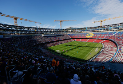 (ВИДЕО) СВЕТСКИ ХРАМ ФУДБАЛА У БАРСЕЛОНИ ПОНОВИ РАДИ, ПОГЛЕДАЈТЕ КАКО ИЗГЛЕДА! „Ноу камп“ после 2 и по године отворио врата!