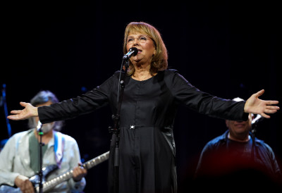 СПЕКТАКУЛАРАН КОНЦЕРТ БИЉАНЕ КРСТИЋ у МТС дворани Прославила 70. рођендан на најлепши могући начин: „УСПАВАНКА“ ЗА БОРУ ЂОРЂЕВИЋА