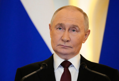 ПРЕДСЕДНИК ЈЕ ЈЕДАН АЛИ ГДЕ ЈЕ? Владимир Путин је успешно заварао цео свет КОЛИКО ИХ ЈЕ? ЈЕДАН, ДВА, НАЈМАЊЕ ТРИ...