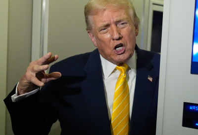 АМЕРИКА ОТКЉУЧАВА НАЈМРАЧНИЈИ ДОСИЈЕ ВЕКА Трамп спрема потпис који ће уздрмати светску елиту