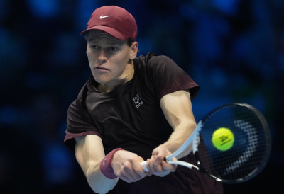 СИНЕР БРАНИ ТРОФЕЈ: У финалу завршног мастерса чека Алкараза или Оже-Алијасима